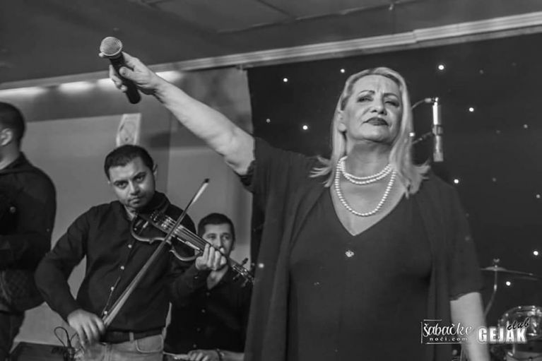 Gostovanje / Vesna Zmijanac & Hit bend
